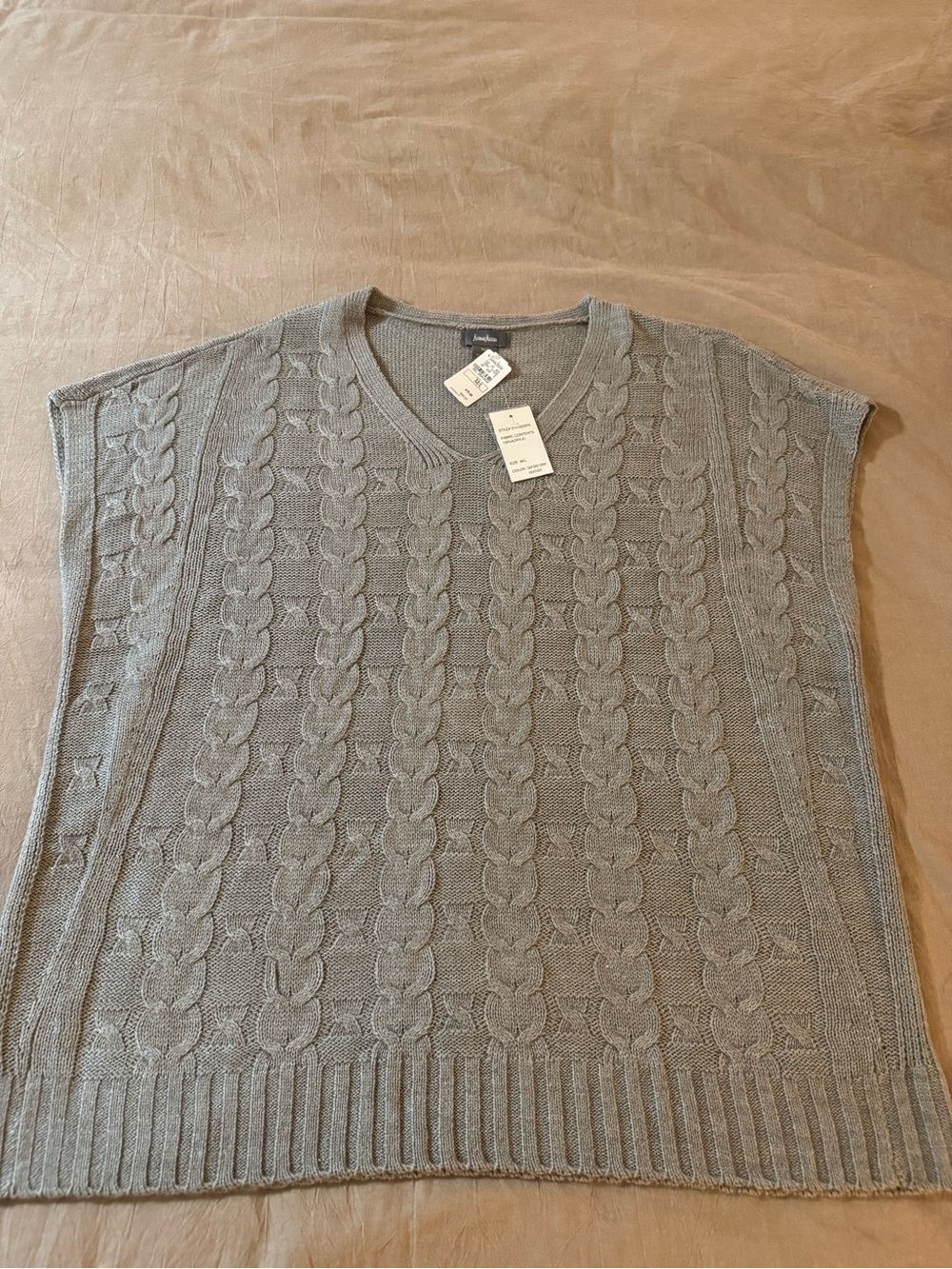 Neiman Marcus NWT Oversized Cable Knit V-Neck Sweater Vest in Light Gray